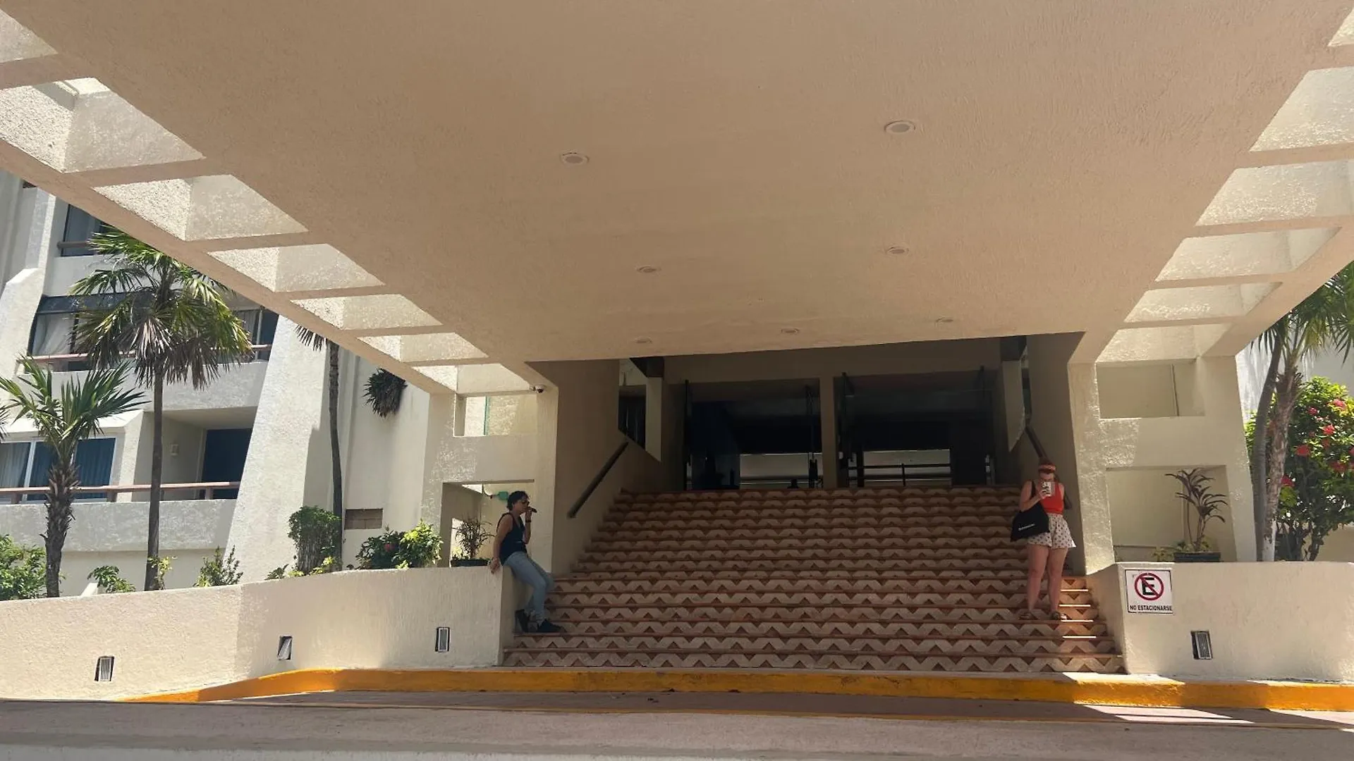 Hermoso Depto Con Vista Al Mar En Zona Hotelera. Cancun Mexico